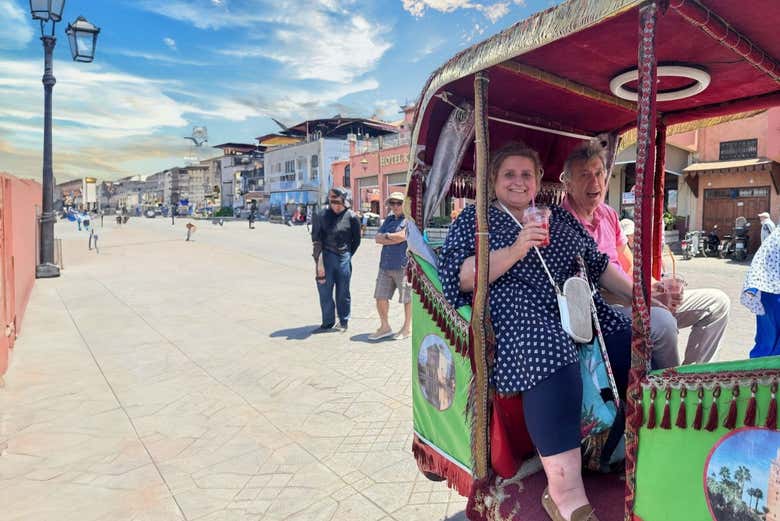 Enjoy this tuk-tuk ride!